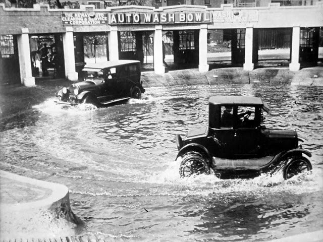 Бассейн для машин из Чикаго 1920-х годов